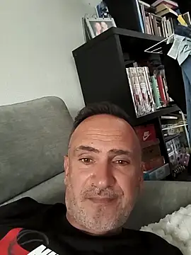 Snapshot of bobo672 chatting on April 13, 12:10 pm bobo672 online show from April 13, 12:10 pm