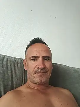 Snapshot of bobo672 chatting on April 27, 5:49 am bobo672 online show from April 27, 5:49 am