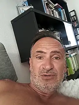 Snapshot of bobo672 chatting on May 30, 9:17 am bobo672 online show from May 30, 9:17 am
