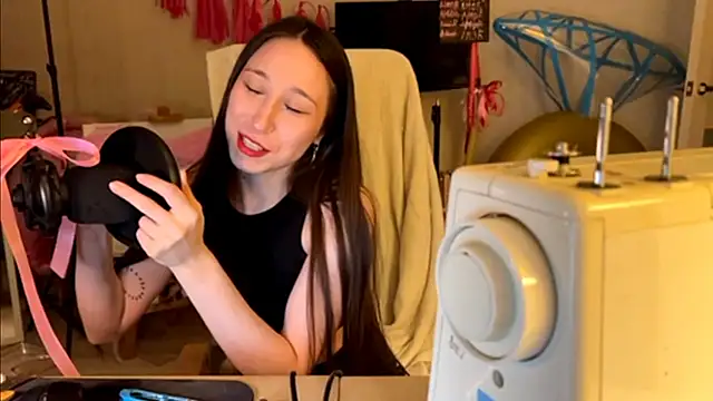 Snapshot of karinasun chatting on February 21, 3:35 pm karinasun online show from February 21, 3:35 pm