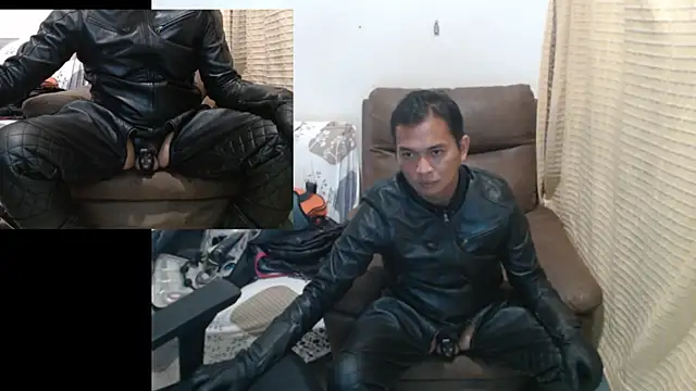 Snapshot of Leatherbdsm81 chatting on May 7, 3:50 pm Leatherbdsm81 online show from May 7, 3:50 pm