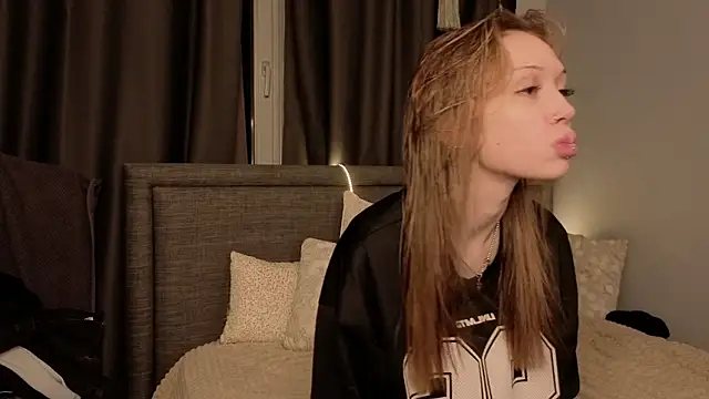 CarmenScott online show from March 1, 8:33 pm