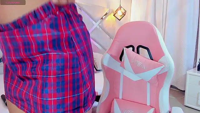 karlaa megan online show from February 17, 9:10 pm