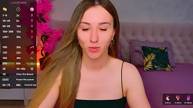 Snapshot of JasminUqueen chatting on June 8, 1:39 am JasminUqueen online show from June 8, 1:39 am