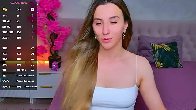 Snapshot of JasminUqueen chatting on June 17, 1:08 am JasminUqueen online show from June 17, 1:08 am