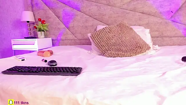 Sara Rossi   online show from May 4, 12:34 pm