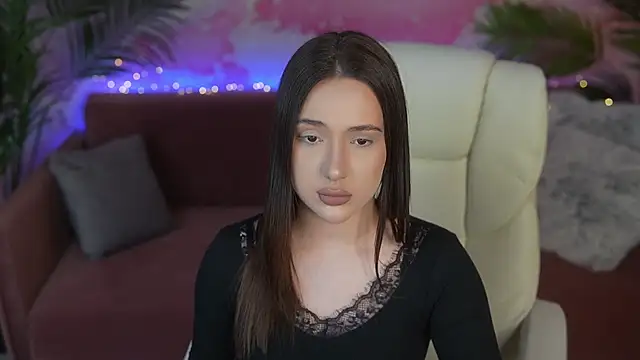 OliviaMoore  online show from May 4, 6:59 pm