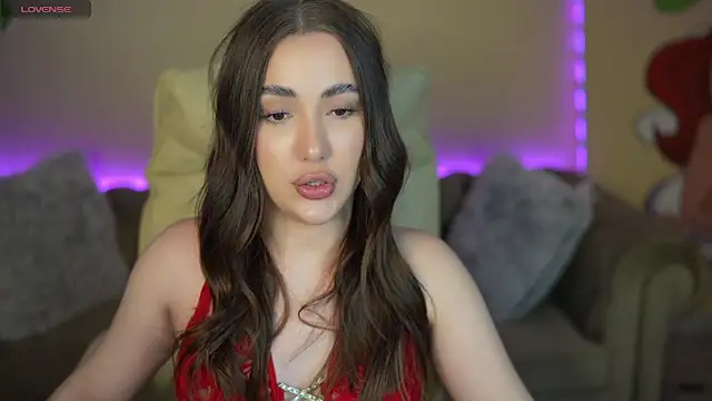 Snapshot of OliviaMoore_ chatting on June 19, 12:53 pm OliviaMoore online show from June 19, 12:53 pm