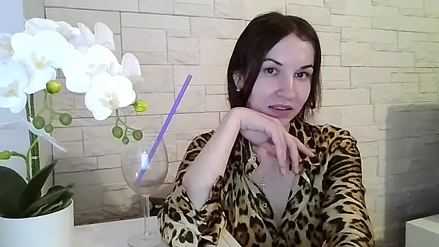 Snapshot of JuliaLovely chatting on June 5, 6:35 pm JuliaLovely online show from June 5, 6:35 pm