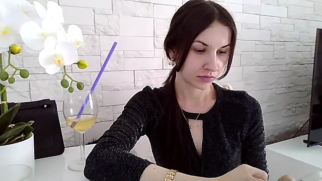 Snapshot of JuliaLovely chatting on June 8, 2:39 pm JuliaLovely online show from June 8, 2:39 pm