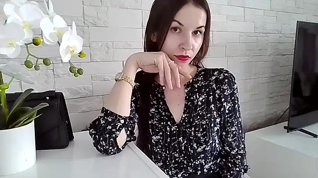 Snapshot of JuliaLovely chatting on June 11, 2:04 pm JuliaLovely online show from June 11, 2:04 pm