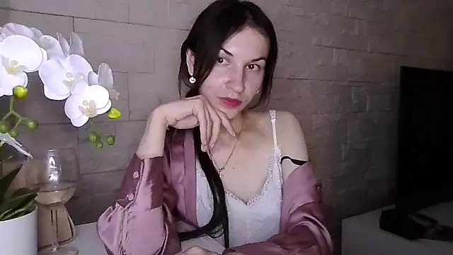Snapshot of JuliaLovely chatting on July 28, 7:04 pm JuliaLovely online show from July 28, 7:04 pm