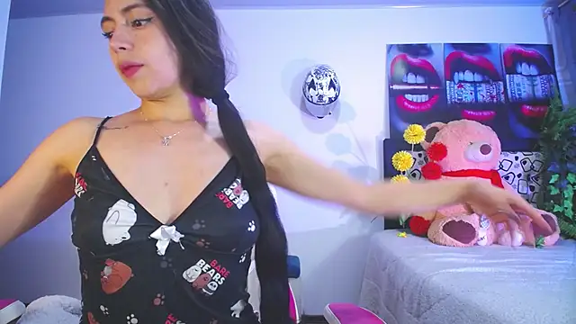 Snapshot of lika_little0 chatting on May 17, 11:45 pm lika little0 online show from May 17, 11:45 pm