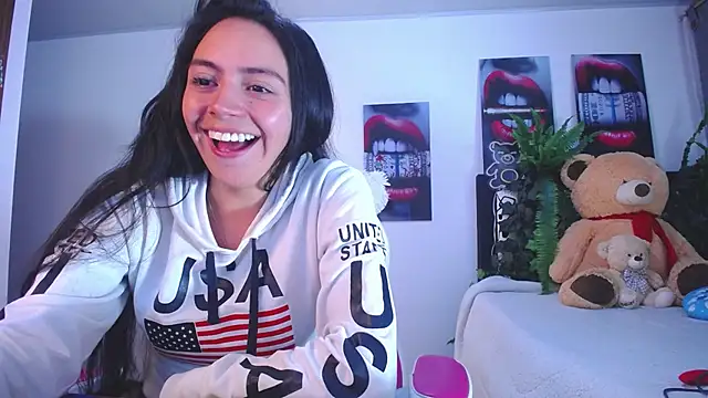 Snapshot of lika_little0 chatting on August 1, 12:10 am lika little0 online show from August 1, 12:10 am