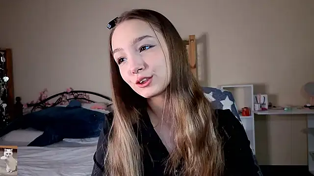 HoneyComfy online show from April 19, 2:16 pm