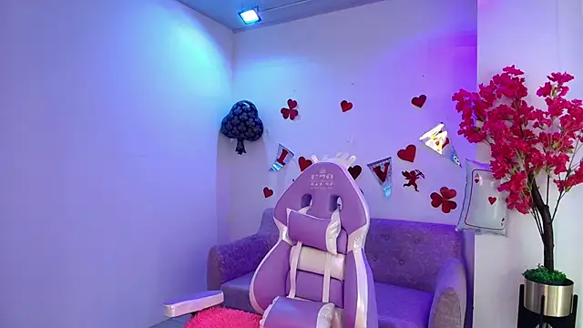 Maddie T18 online show from February 13, 11:17 am