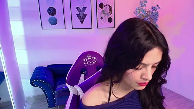Maddie T18 online show from April 29, 11:25 am
