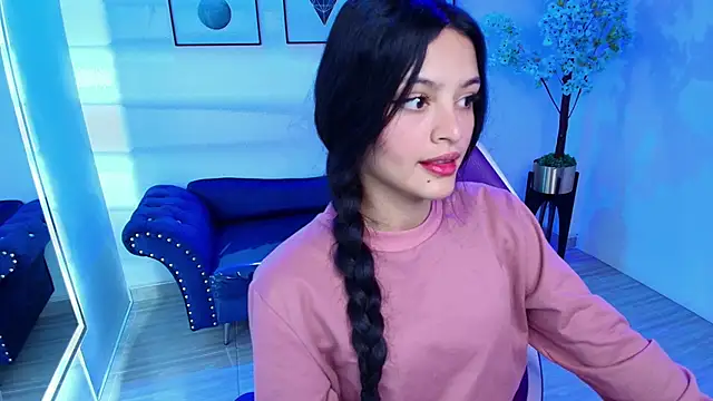 Snapshot of Maddie_T18 chatting on May 6, 11:26 am Maddie T18 online show from May 6, 11:26 am