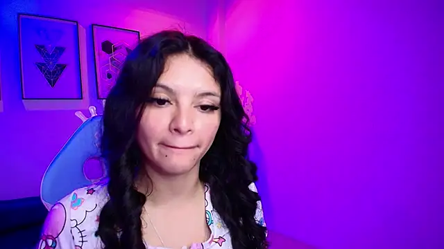 Snapshot of Maddie_T18 chatting on June 8, 11:32 am Maddie T18 online show from June 8, 11:32 am