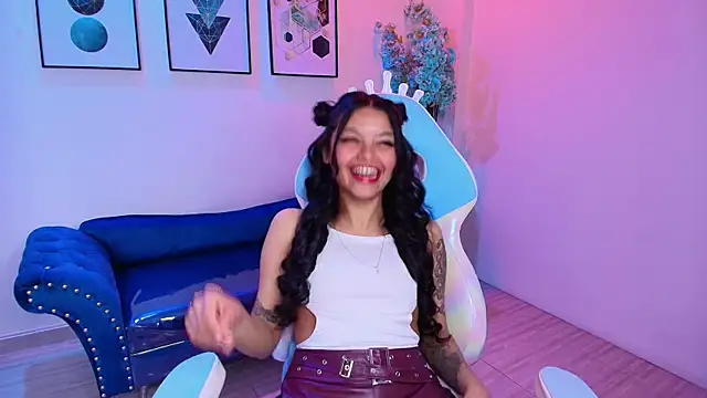 Snapshot of Maddie_T18 chatting on June 10, 11:31 am Maddie T18 online show from June 10, 11:31 am