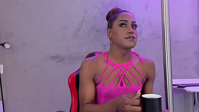 Snapshot of naomi__blair chatting on May 8, 3:34 am naomi blair online show from May 8, 3:34 am