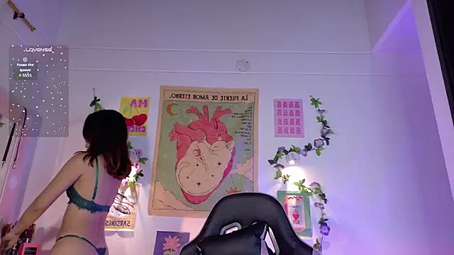 emicute  online show from March 18, 2:47 am