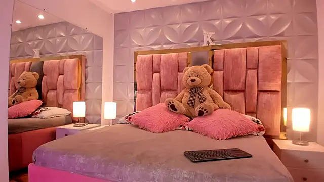 Paris Velvet online show from February 9, 9:52 pm