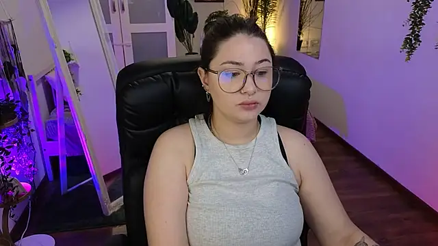 vanessaparadiza online show from July 17, 1:18 pm
