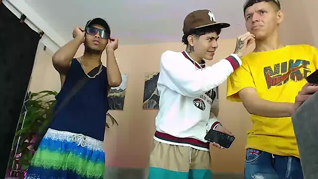 DesiresOfOlympus  online show from February 12, 11:22 pm