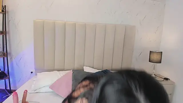 Snapshot of ViolettaRousee_ chatting on May 28, 10:18 pm ViolettaRousee online show from May 28, 10:18 pm
