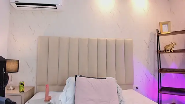 Snapshot of ViolettaRousee_ chatting on June 11, 12:32 am ViolettaRousee online show from June 11, 12:32 am