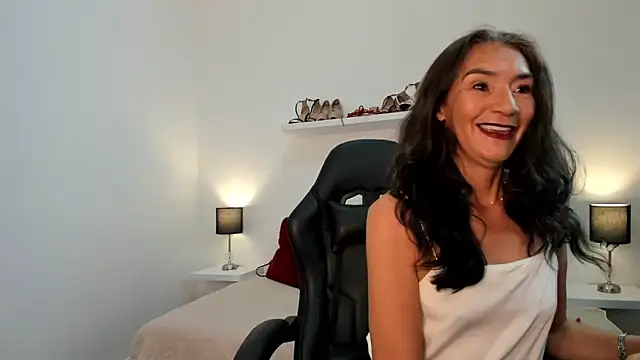 Emma Mendozaa online show from February 16, 11:39 am