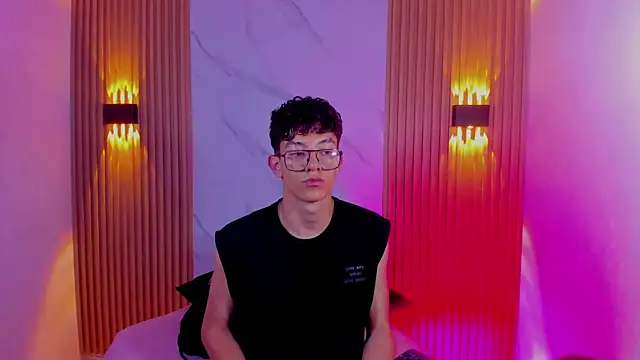 Christopher Hunter online show from February 25, 7:45 pm