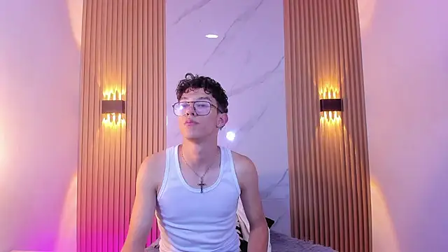 Christopher Hunter online show from March 18, 7:50 pm