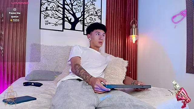 David Banks  online show from March 3, 12:33 pm