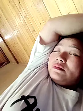 quynhbupbe11 online show from February 7, 5:11 am