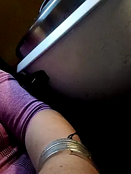 quynhbupbe11 online show from March 13, 5:47 am