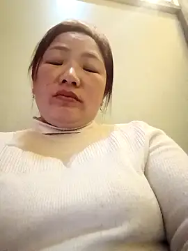 quynhbupbe11 online show from March 18, 7:22 am