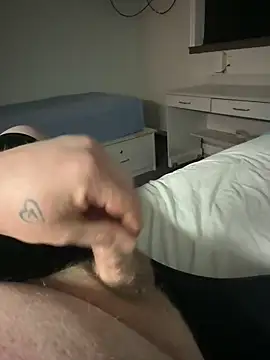 Snapshot of arcticman103 chatting on February 5, 4:39 am arcticman103 online show from February 5, 4:39 am