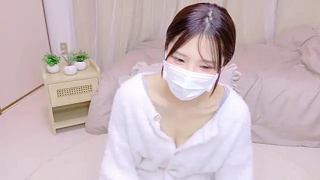 Snapshot of _MIYUnya chatting on February 8, 1:03 pm MIYUnya online show from February 8, 1:03 pm