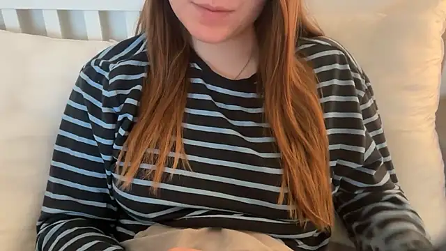Lucyschickt online show from May 4, 5:03 am