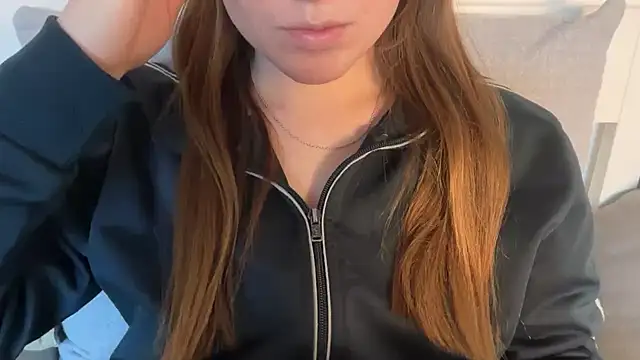 Lucyschickt online show from May 16, 4:39 pm