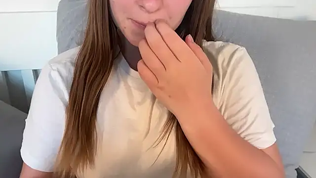 Lucyschickt online show from May 24, 5:51 pm