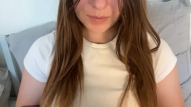 Lucyschickt online show from May 29, 1:31 pm