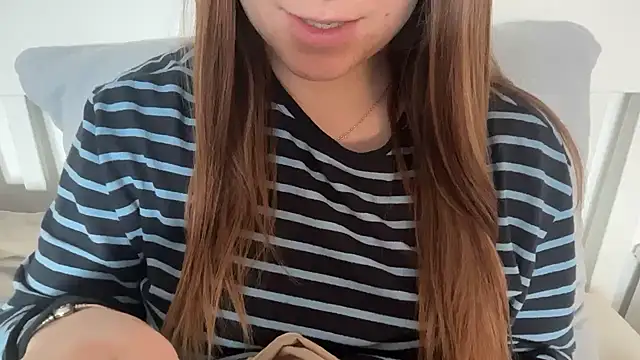 Lucyschickt online show from June 8, 5:41 am