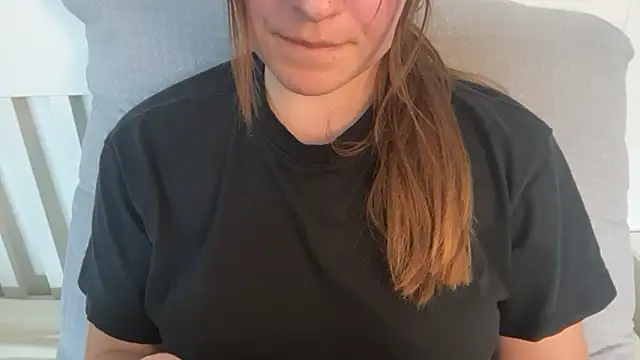 Lucyschickt online show from June 11, 2:15 pm