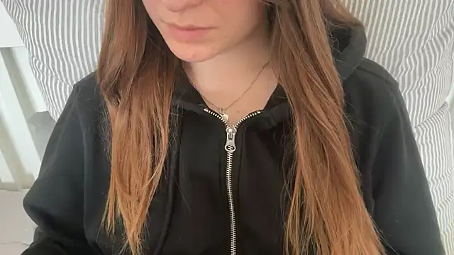 Lucyschickt online show from June 15, 11:01 am