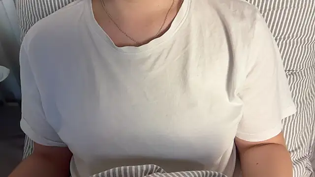 Lucyschickt online show from June 19, 6:34 pm