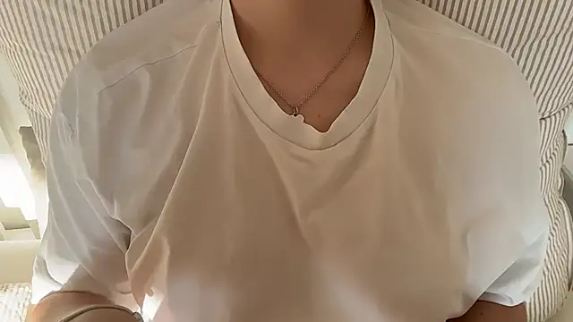 Lucyschickt online show from July 16, 5:35 am