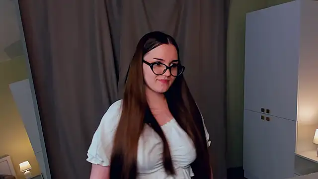 CrissyKales online show from February 5, 5:06 pm